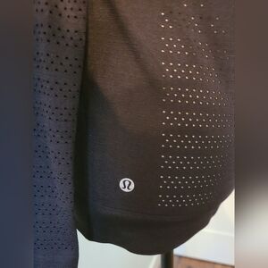 NEW Lululemon long sleeve athletic top - black
